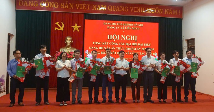 Tổng kết công tác Đại hội đại biểu Đảng bộ xã lần thứ I, nhiệm kỳ 2025-2030 và công bố quyết định về công tác cán bộ- Ảnh 4.