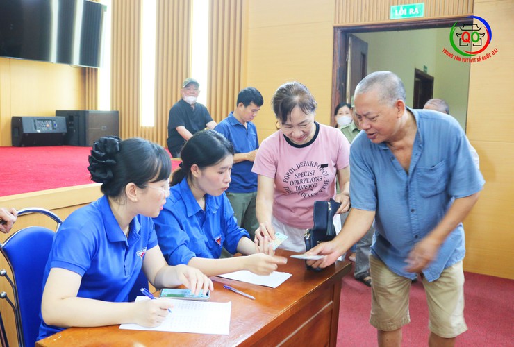Quốc Oai: Đẩy nhanh tiến độ chi trả quà Tết độc lập cho nhân dân trên địa bàn- Ảnh 4.