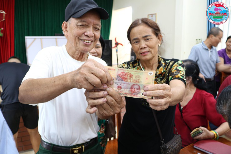 Xã Hưng Đạo triển khai chi trả quà tặng nhân dân nhân dịp Quốc khánh 2/9- Ảnh 14.