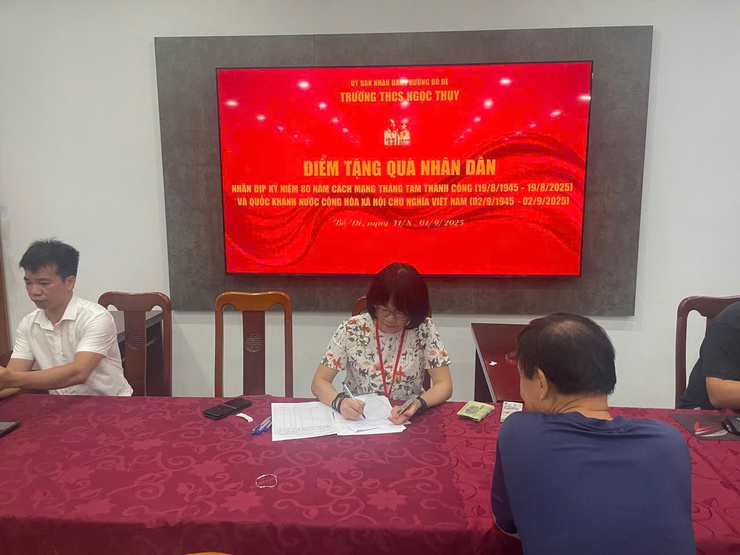 Trao quà tặng Tết độc lập 2/9 nhanh chóng, kịp thời đến Nhân dân- Ảnh 9.