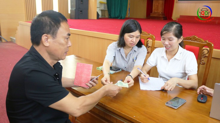 Quốc Oai: Đẩy nhanh tiến độ chi trả quà Tết độc lập cho nhân dân trên địa bàn- Ảnh 6.