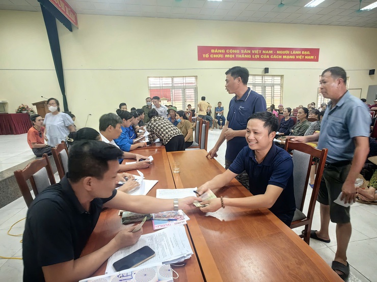 Niềm vui của nhân dân Quang Minh trong dịp Quốc khánh: Trao quà hỗ trợ kịp thời, ấm áp nghĩa tình- Ảnh 2.