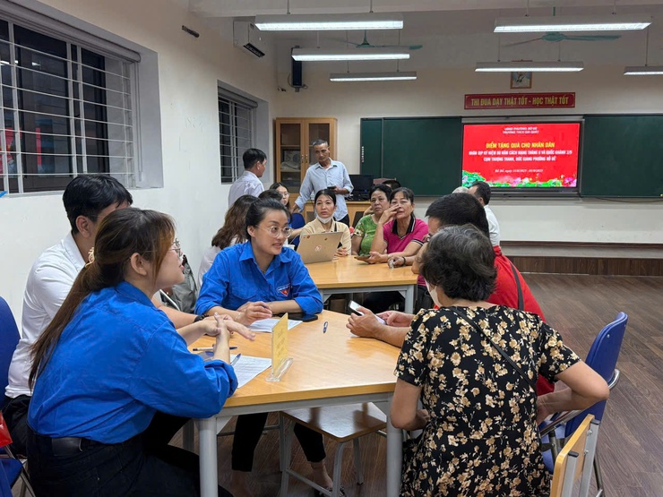 Trao quà tặng Tết độc lập 2/9 nhanh chóng, kịp thời đến Nhân dân- Ảnh 12.
