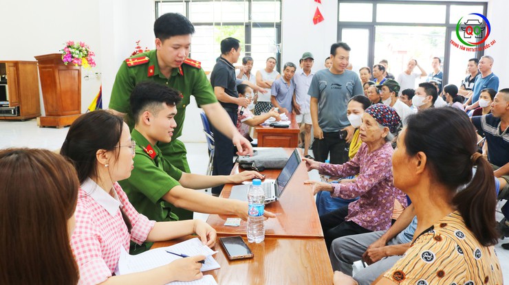 Quốc Oai: Đẩy nhanh tiến độ chi trả quà Tết độc lập cho nhân dân trên địa bàn- Ảnh 9.