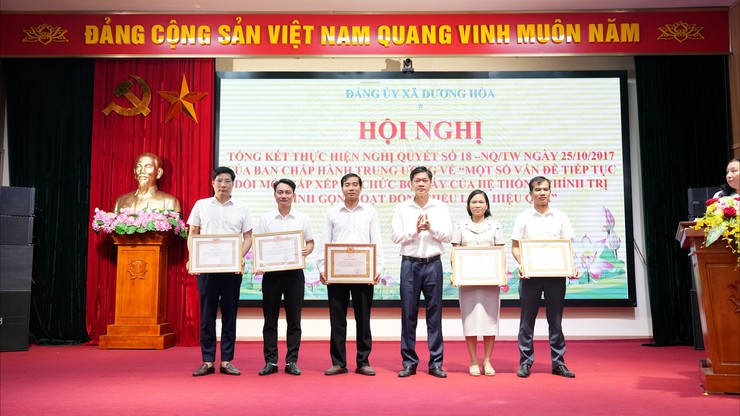 Tổng kết công tác tổ chức Đại hội Đảng bộ xã Dương Hoà lần thứ I, nhiệm kỳ 2025-2030; Giao ban công tác xây dựng Đảng đoàn thể tháng 8, phương hướng nhiệm vụ trọng tâm tháng 9/2025- Ảnh 11.