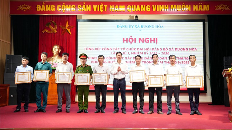 Tổng kết công tác tổ chức Đại hội Đảng bộ xã Dương Hoà lần thứ I, nhiệm kỳ 2025-2030; Giao ban công tác xây dựng Đảng đoàn thể tháng 8, phương hướng nhiệm vụ trọng tâm tháng 9/2025- Ảnh 9.