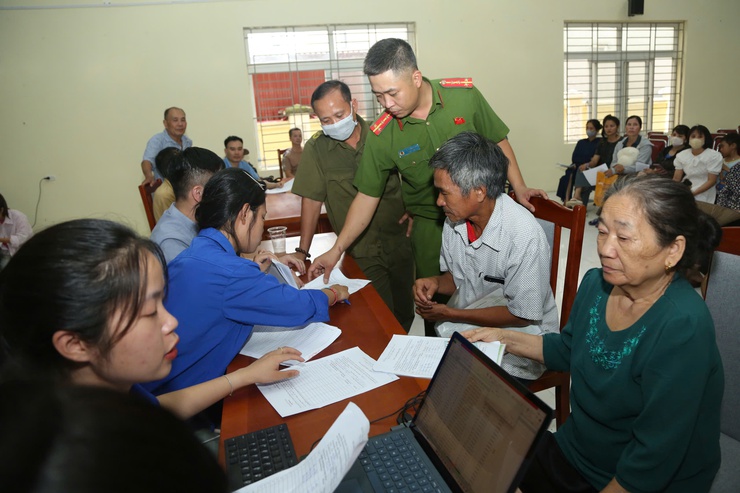 Niềm vui của nhân dân Quang Minh trong dịp Quốc khánh: Trao quà hỗ trợ kịp thời, ấm áp nghĩa tình- Ảnh 3.