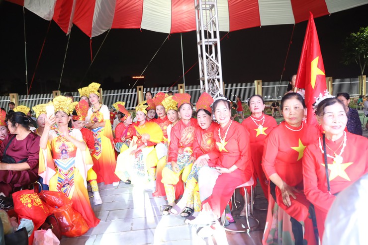Tưng bừng chương trình nghệ thuật "Tôi yêu Việt Nam" chào mừng 80 năm Quốc khánh tại xã Quang Minh- Ảnh 13.