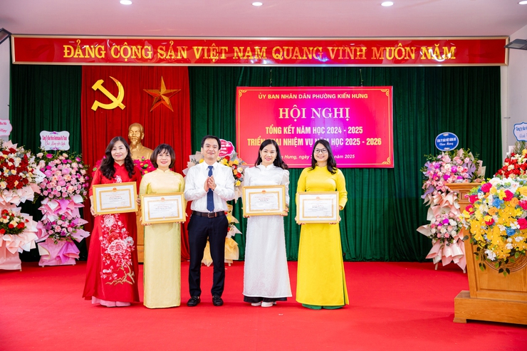 Phường Kiến Hưng tổng kết năm học 2024 - 2025 và triển khai nhiệm vụ năm học 2025 - 2026- Ảnh 4.