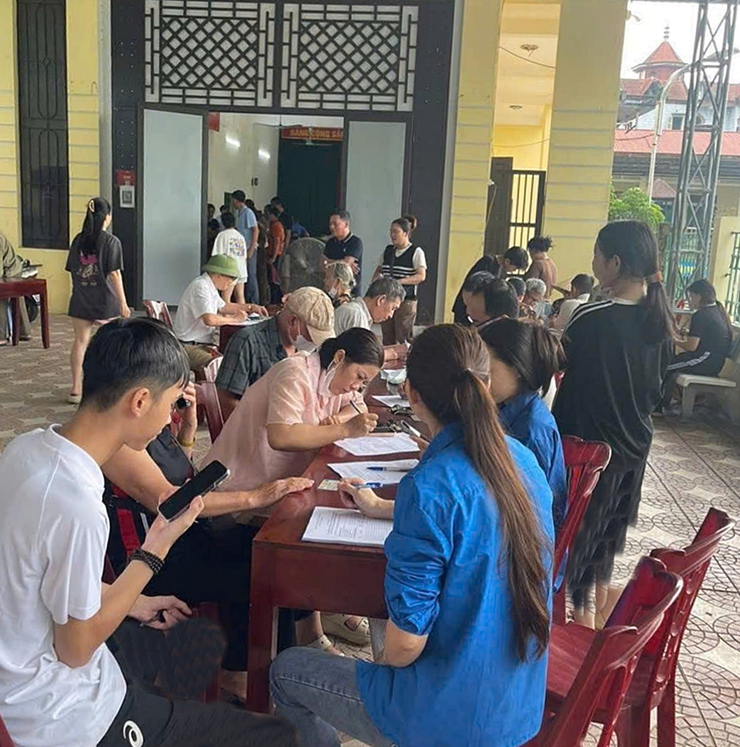 Nhân dân trên địa bàn xã Xuân Mai hân hoan nhận quà nhân dịp tết độc lập năm 2025- Ảnh 2.