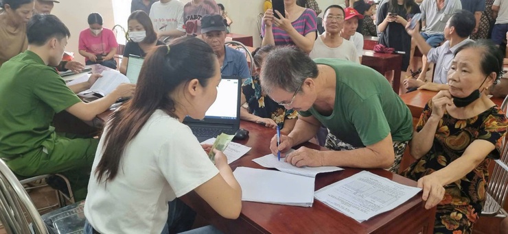 Nhân dân trên địa bàn xã Xuân Mai hân hoan nhận quà nhân dịp tết độc lập năm 2025- Ảnh 3. Nhân dân trên địa bàn xã Xuân Mai hân hoan nhận quà nhân dịp tết độc lập năm 2025- Ảnh 3.