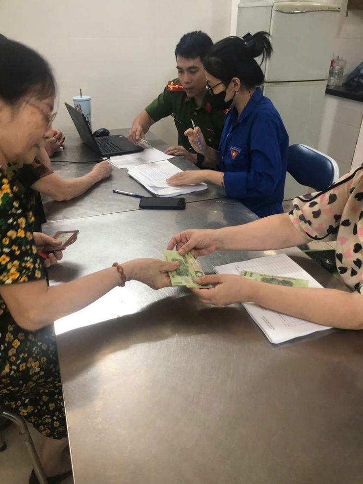 Một số hình ảnh chi trả tiền quà nhân dịp kỷ niệm 80 năm Cách mạng tháng Tám và Quốc khánh 2 tháng 9 phường Phương Liệt- Ảnh 6.