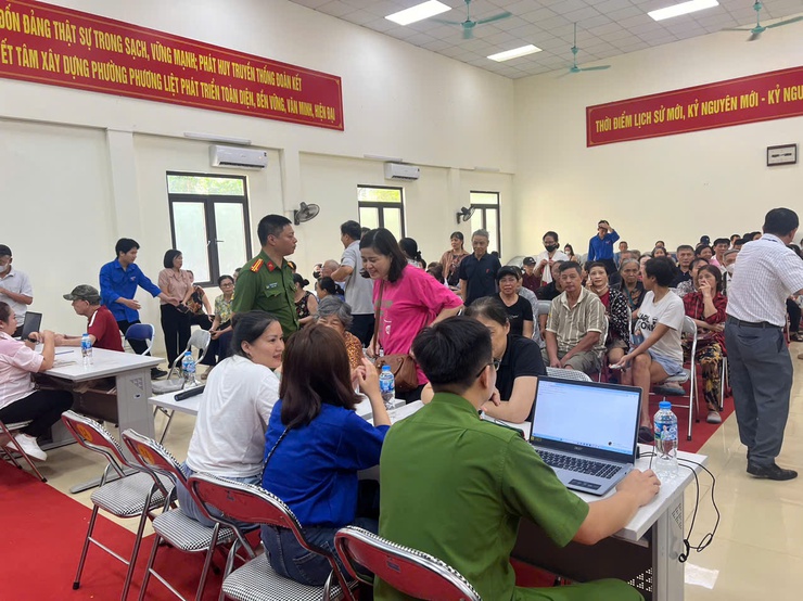Một số hình ảnh chi trả tiền quà nhân dịp kỷ niệm 80 năm Cách mạng tháng Tám và Quốc khánh 2 tháng 9 phường Phương Liệt- Ảnh 4.
