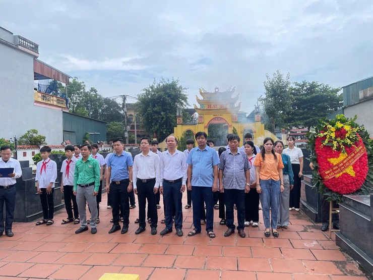  Tam Hưng tổ chức Lễ viếng các nghĩa trang liệt sĩ nhân kỷ niệm 80 năm Cách mạng Tháng Tám và Quốc khánh 2/9- Ảnh 5.