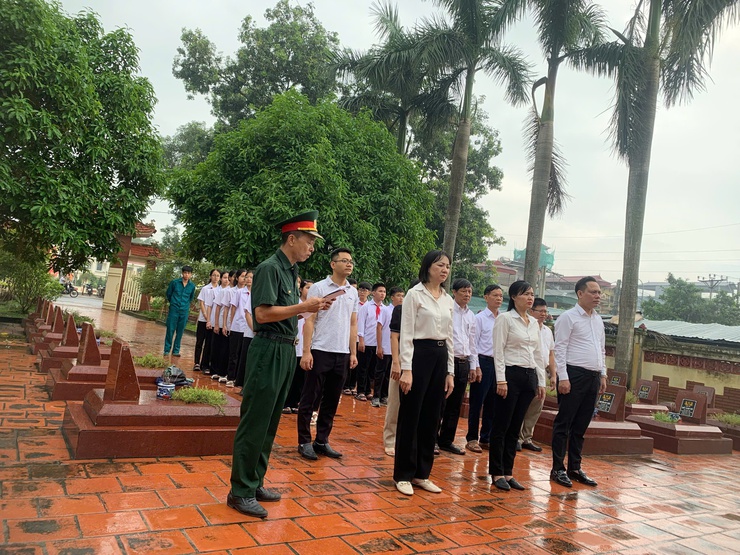  Tam Hưng tổ chức Lễ viếng các nghĩa trang liệt sĩ nhân kỷ niệm 80 năm Cách mạng Tháng Tám và Quốc khánh 2/9- Ảnh 3.