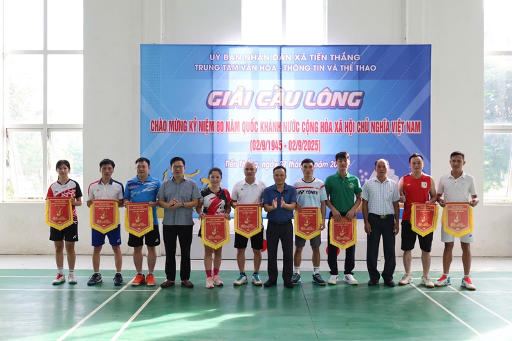 Khai mạc Giải Cầu lông các Câu lạc bộ xã Tiến Thắng mở rộng lần thứ nhất, năm 2025- Ảnh 2.