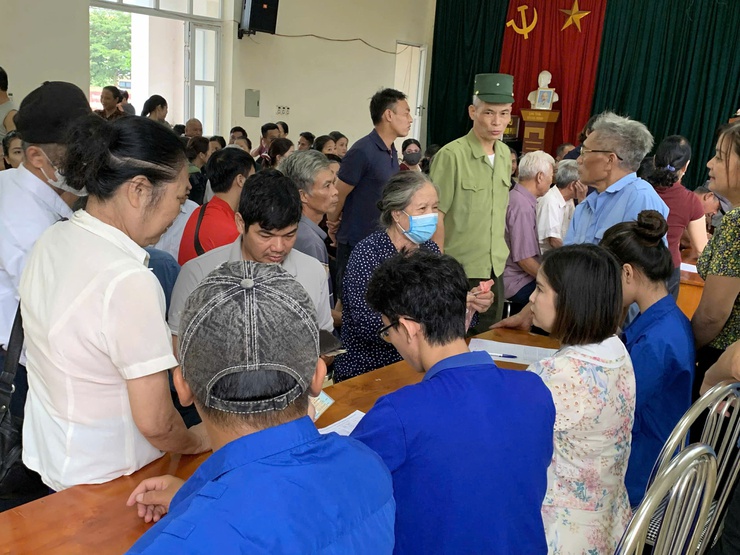 Người dân xã Bình Minh phấn khởi nhận quà mừng 80 năm Quốc khánh 2/9- Ảnh 2.