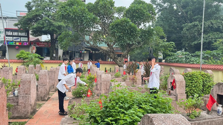  Tam Hưng tổ chức Lễ viếng các nghĩa trang liệt sĩ nhân kỷ niệm 80 năm Cách mạng Tháng Tám và Quốc khánh 2/9- Ảnh 11.