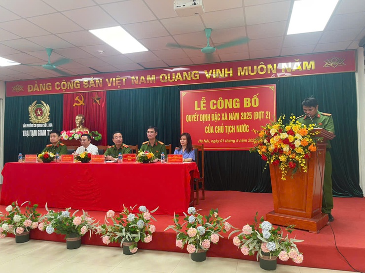 LỄ CÔNG BỐ QUYẾT ĐỊNH ĐẶC XÁ NĂM 2025 TẠI TRẠI TẠM GIAM T16- Ảnh 1.