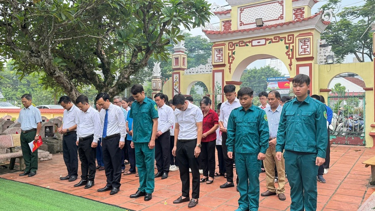  Tam Hưng tổ chức Lễ viếng các nghĩa trang liệt sĩ nhân kỷ niệm 80 năm Cách mạng Tháng Tám và Quốc khánh 2/9- Ảnh 4.
