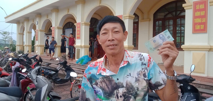 NHÂN DÂN XÃ TAM HƯNG PHẤN KHỞI NHẬN QUÀ TẾT ĐỘC LẬP- Ảnh 5.