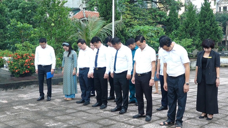 Đảng ủy – HĐND – UBND - Ủy ban MTTQ xã Bình Minh tổ chức Lễ dâng hương tưởng niệm các Anh hùng Liệt sĩ nhân dịp Kỷ niệm 80 năm ngày Quốc khánh Nước cộng hòa xã hội chủ nghĩa Việt Nam- Ảnh 3.