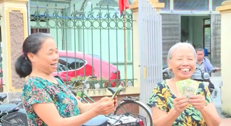 Xã Phúc Thọ khẩn trương chi trả tiền quà nhân dịp kỷ niệm 80 năm Cách mạng tháng Tám và Quốc khánh 2/9- Ảnh 2.