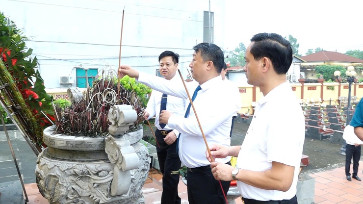 Đảng ủy – HĐND – UBND - Ủy ban MTTQ xã Bình Minh tổ chức Lễ dâng hương tưởng niệm các Anh hùng Liệt sĩ nhân dịp Kỷ niệm 80 năm ngày Quốc khánh Nước cộng hòa xã hội chủ nghĩa Việt Nam- Ảnh 4.