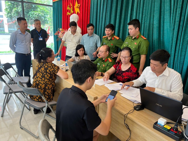 Phường Tây Mỗ chi trả tiền quà Quốc khánh 2/9 cho Nhân dân

- Ảnh 3.