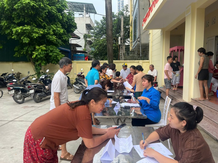 Phường Tây Mỗ chi trả tiền quà Quốc khánh 2/9 cho Nhân dân

- Ảnh 1.
