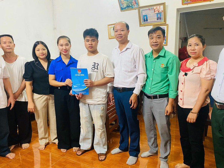 MTTQ Việt Nam xã Tam Hưng trao quà hỗ trợ các gia đình khó khăn nhân dịp 80 năm Cách mạng Tháng Tám và Quốc khánh 2/9- Ảnh 3.