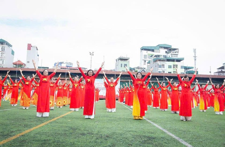 PHỤ NỮ THANH LIỆT ĐỒNG DIỄN DÂN VŨ VÀ CÔNG BỐ QUYẾT ĐỊNH CÁC CÂU LẠC BỘ VĂN NGHỆ , THỂ DỤC THỂ THAO.- Ảnh 3.