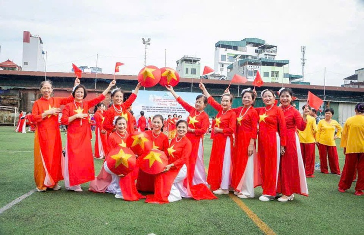PHỤ NỮ THANH LIỆT ĐỒNG DIỄN DÂN VŨ VÀ CÔNG BỐ QUYẾT ĐỊNH CÁC CÂU LẠC BỘ VĂN NGHỆ , THỂ DỤC THỂ THAO.- Ảnh 5.