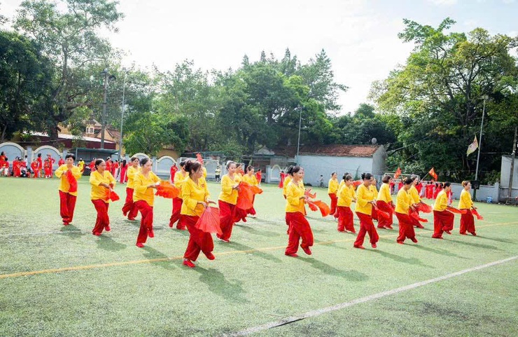 PHỤ NỮ THANH LIỆT ĐỒNG DIỄN DÂN VŨ VÀ CÔNG BỐ QUYẾT ĐỊNH CÁC CÂU LẠC BỘ VĂN NGHỆ , THỂ DỤC THỂ THAO.- Ảnh 4.