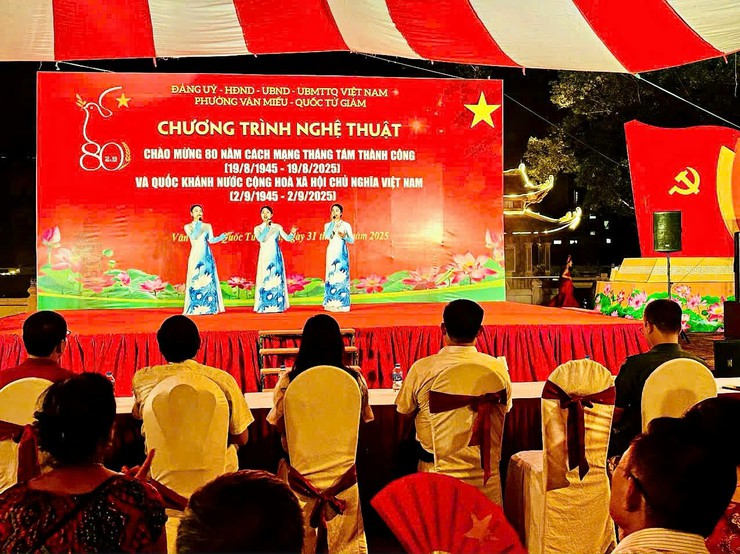 CHƯƠNG TRÌNH NGHỆ THUẬT CHÀO MỪNG 80 NĂM CÁCH MẠNG THÁNG TÁM VÀ QUỐC KHÁNH 2/9- Ảnh 8.