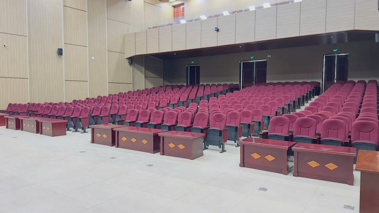 UBND XÃ VÂN ĐÌNH CHUẨN BỊ TỐT CÁC ĐIỂU KIỆN, ĐỊA ĐIỂM ĐỂ NHÂN DÂN XEM TRUYỀN HÌNH TRỰC TIẾP QUA MÀN HÌNH LỚN- Ảnh 2.