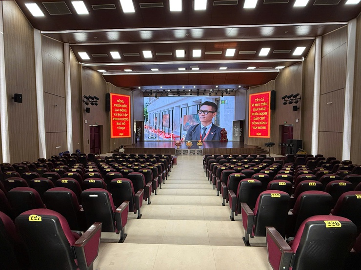 UBND XÃ VÂN ĐÌNH CHUẨN BỊ TỐT CÁC ĐIỂU KIỆN, ĐỊA ĐIỂM ĐỂ NHÂN DÂN XEM TRUYỀN HÌNH TRỰC TIẾP QUA MÀN HÌNH LỚN- Ảnh 3.