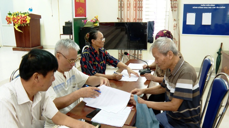 CHỦ TỊCH UBND XÃ ỨNG HÒA NGUYỄN ĐỨC BÌNH KIỂM TRA CÔNG TÁC CẤP PHÁT QUÀ TẶNG NHÂN DÂN NHÂN DỊP 2/9.- Ảnh 8.