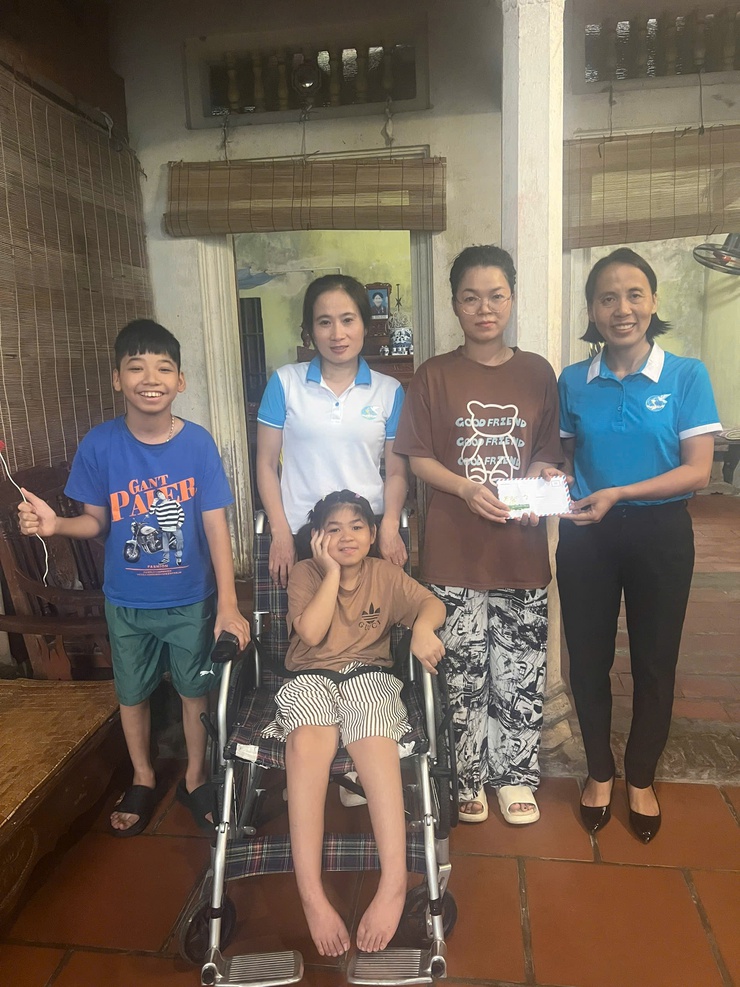 Uỷ ban MTTQ và các tổ chức chính trị xã Bình Minh tặng quà cho đoàn viên, hội viên có hoàn cảnh khó khăn nhân dịp kỷ niệm 80 năm Quốc khánh 2/9- Ảnh 5.