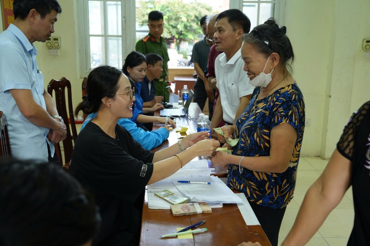 Nhân dân Thanh Oai phấn khởi nhận quà Quốc khánh 2/9- Ảnh 5.