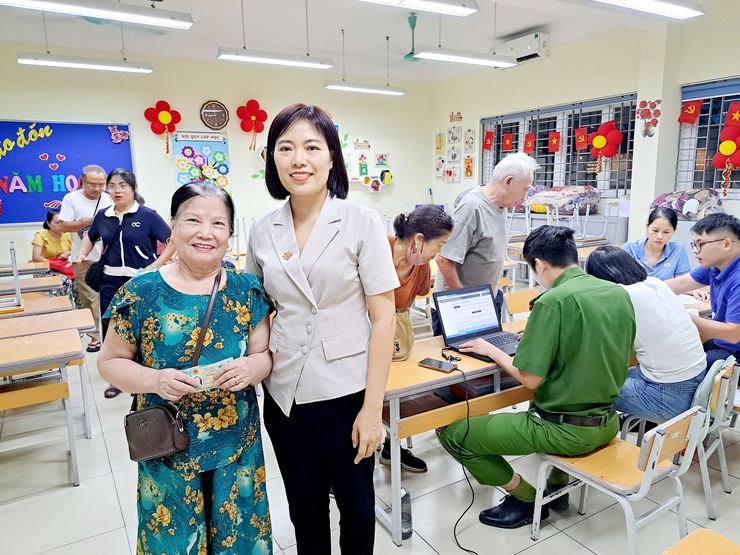 Trao quà tặng Tết độc lập 2/9 nhanh chóng, kịp thời đến Nhân dân- Ảnh 6.