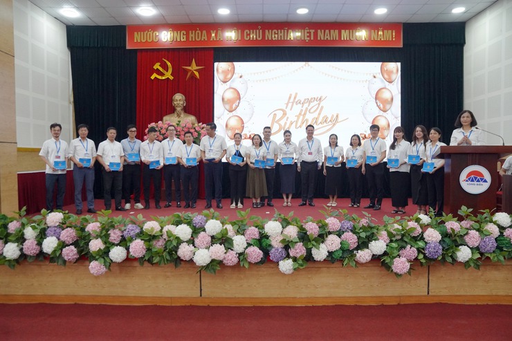 UBND phường Long Biên tổ chức Lễ chào cờ tháng 9/2025- Ảnh 7.