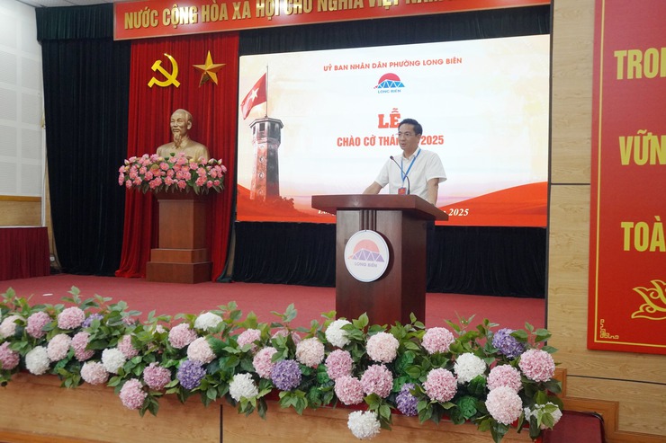 UBND phường Long Biên tổ chức Lễ chào cờ tháng 9/2025- Ảnh 3.