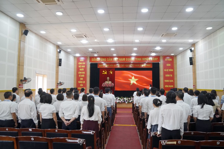 UBND phường Long Biên tổ chức Lễ chào cờ tháng 9/2025- Ảnh 2.