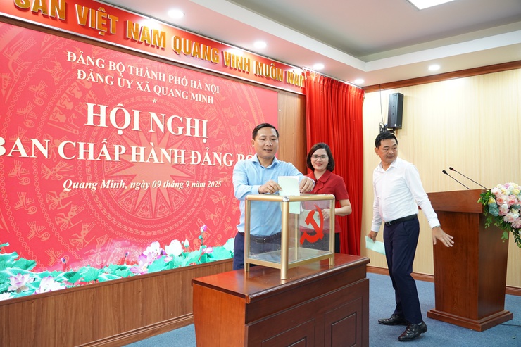 Đảng ủy xã Quang Minh thực hiện quy trình giới thiệu nhân sự tham gia Ban Thường vụ, Ban Chấp hành, Ủy viên Ủy ban Kiểm tra Đảng ủy nhiệm kỳ 2025-2030- Ảnh 1.
