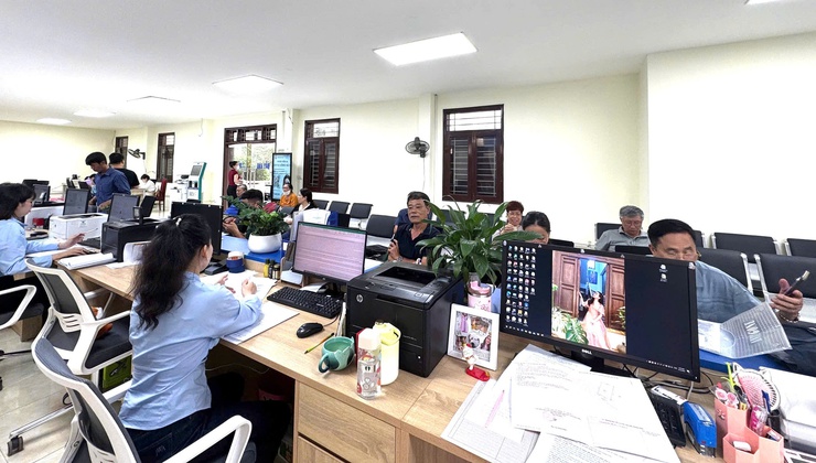 Trung tâm Phục vụ hành chính công thành phố Hà Nội  – Chi nhánh số 12 thực hiện thủ tục hành chính không phụ thuộc vào địa giới hành chính- Ảnh 2.