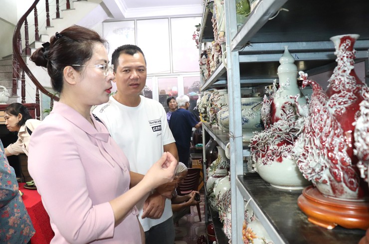 15 cá nhân xã Bát Tràng được đề nghị xét tặng danh hiệu Nghệ nhân Hà Nội trong lĩnh vực nghề thủ công mỹ nghệ năm 2025- Ảnh 5.