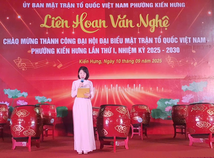 Đặc sắc chương trình văn nghệ chào mừng thành công Đại hội Đại biểu MTTQ Việt Nam phường Kiến Hưng lần thứ I, nhiệm kỳ 2025 – 2030- Ảnh 2.
