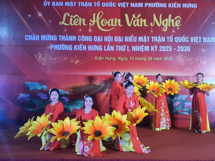 Đặc sắc chương trình văn nghệ chào mừng thành công Đại hội Đại biểu MTTQ Việt Nam phường Kiến Hưng lần thứ I, nhiệm kỳ 2025 – 2030- Ảnh 4.