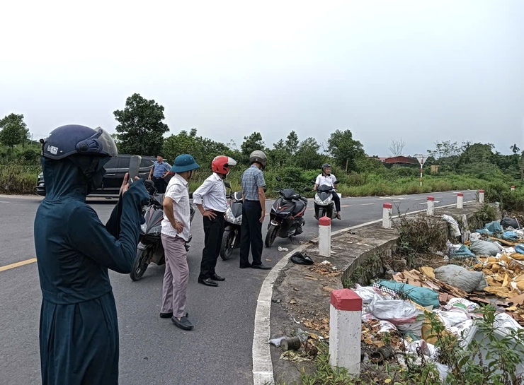 Xã Phúc Lộc ngăn chặn tình trạng xả rác thải tại hệ thống thủy lợi, kênh mương trên địa bàn- Ảnh 1.